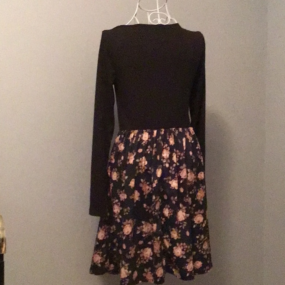 Dress - Picture 4 of 4
